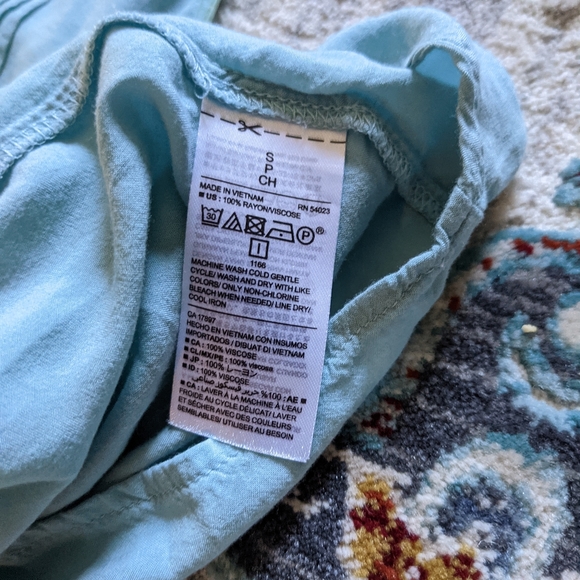 Old Navy Blouse - Picture 3 of 3